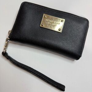 Michael Kors Black Leather Wristlet Zip Wallet